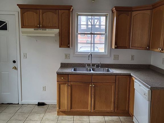 4th image of 52 Reed St #54