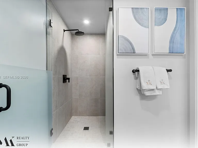 121 NE 5th St #2700 — Photo 7