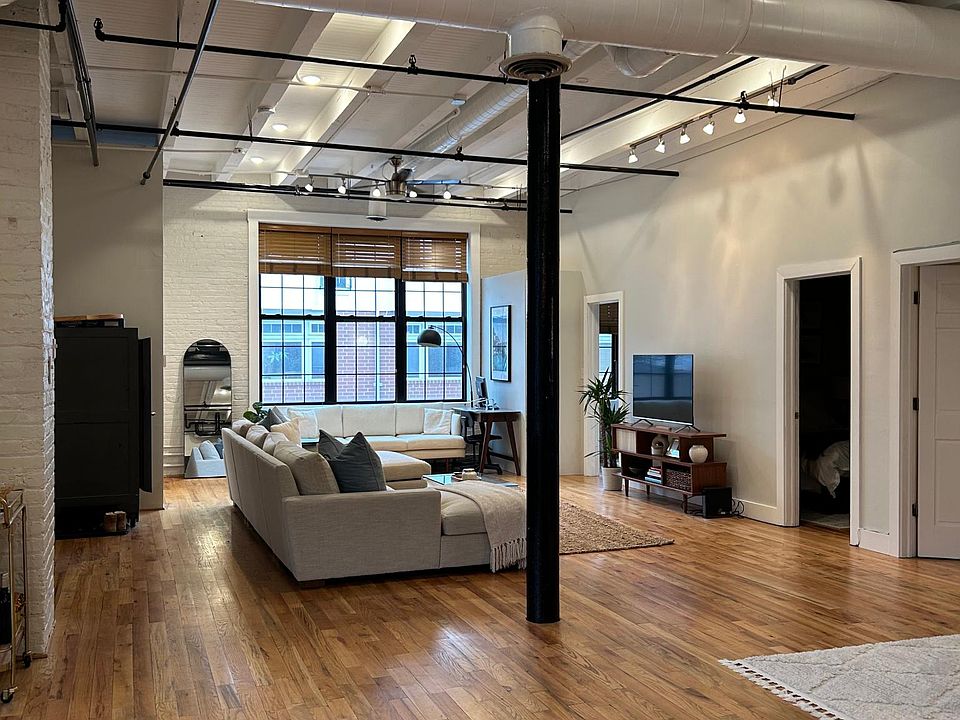 1st image of 1049 N Paulina St #2R