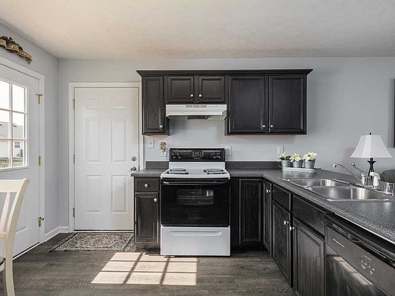 5th image of 520 Lakes Of Dogwood Blvd