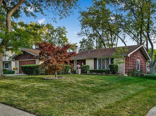 1355 Blair Ln, Hoffman Estates, IL 60169