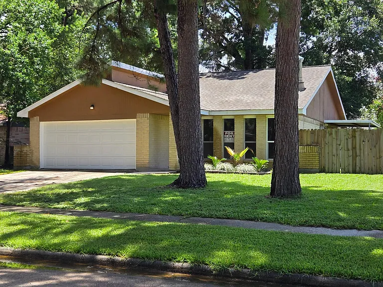 7026 Foxfield Ln — Photo 2