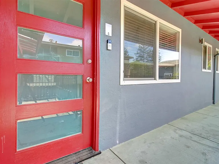 131 Cerrito Avenue — Photo 2