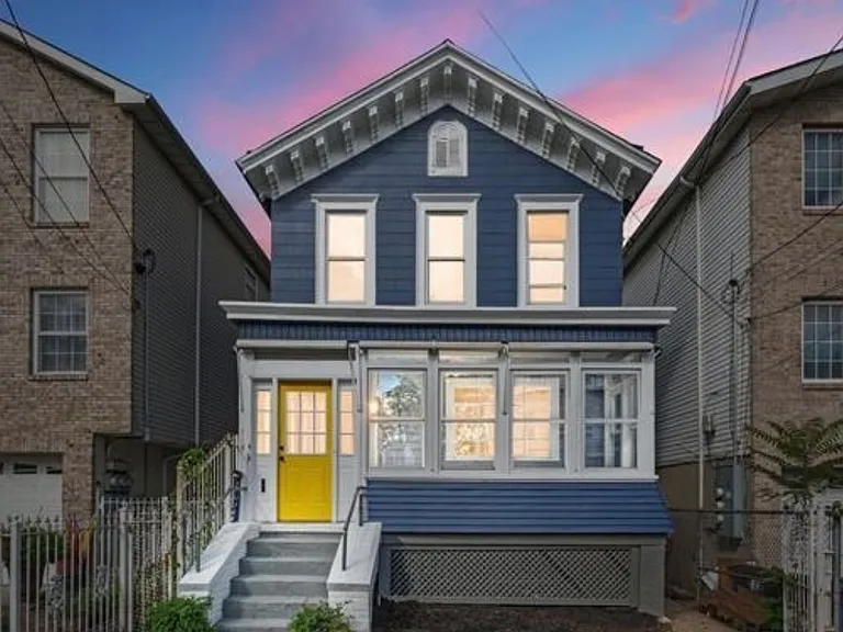 114 Oak St #1 — Photo 1