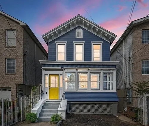 114 Oak St #1 Photo 1