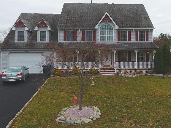 2nd image of 168 Mistletoe Ct