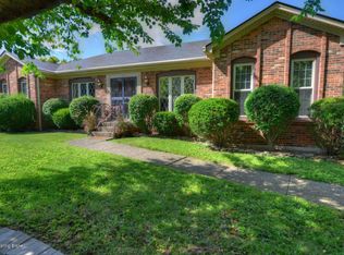 8905 Siena Ct, Jeffersontown, KY 40299