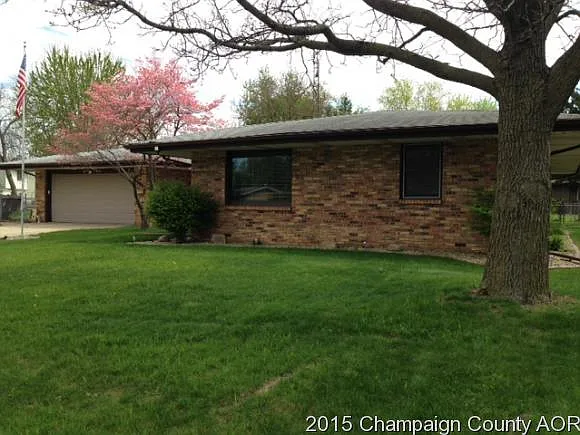 904 Oakcrest Dr photo 1