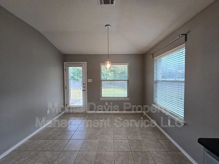 14309 Ballycastle Trl — Photo 11