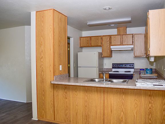 4th image of 517 Western Ave #20