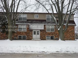 1104 S Cross St, Sycamore, IL 60178