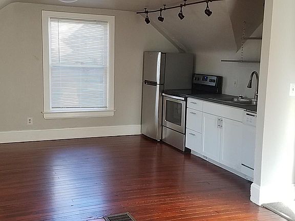 2nd image of 1110 Emerson St #3