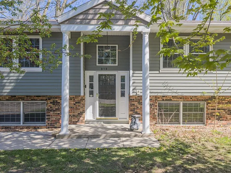919 Forest Dr — Photo 4
