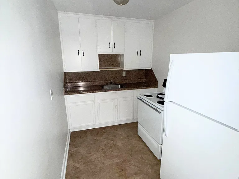 1012 Burke St #1012 — Photo 6