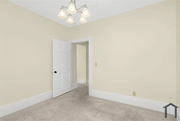 462 Beaumont St — Photo 19