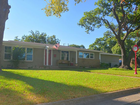 Front entrance and porch
						:
						viewed from the left side