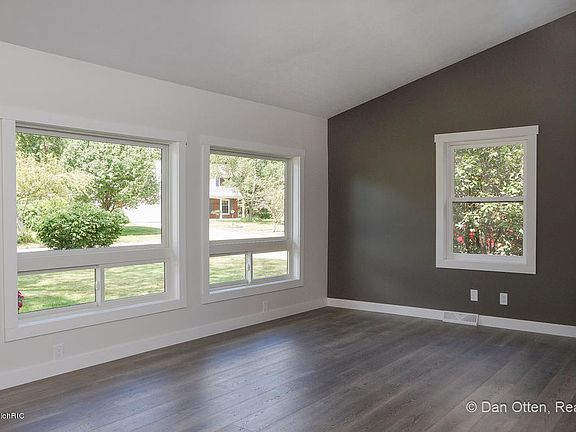 5th image of 1750 Waterbury Dr SE