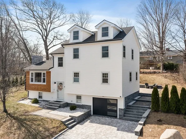 8 Edgewood Dr, Milford, MA 01757