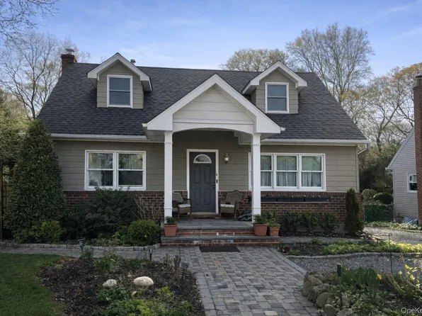 50 Kalmia St, East Northport, NY 11731
