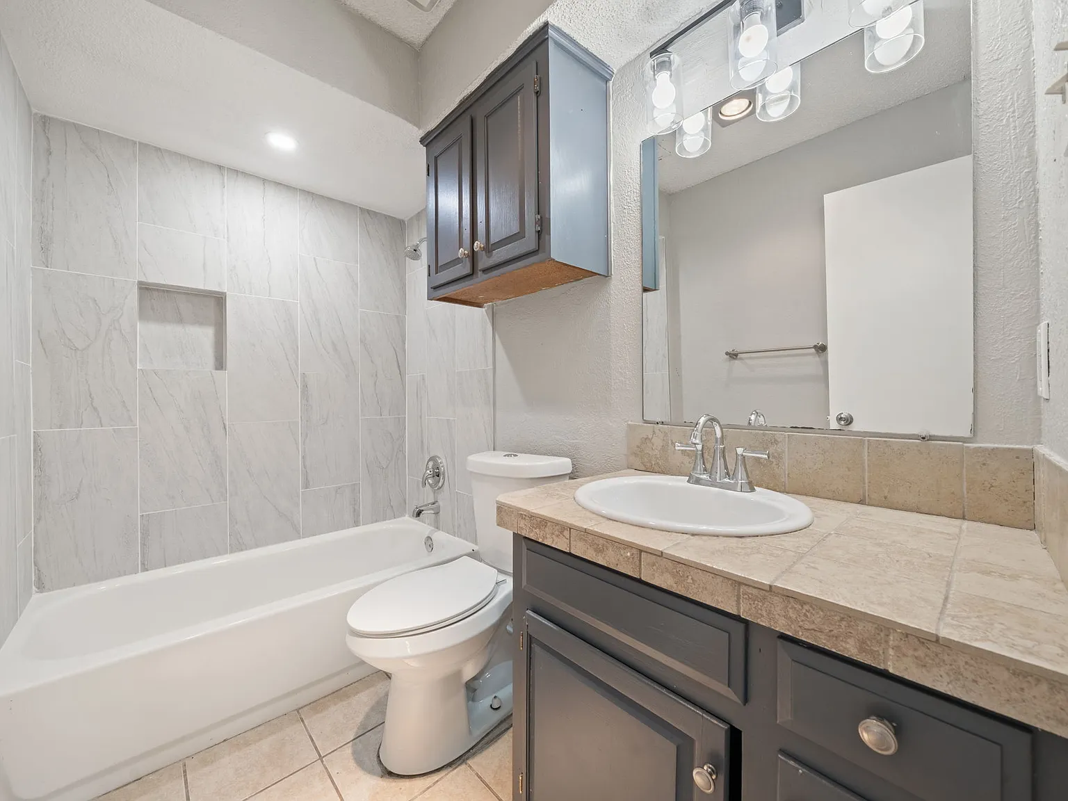 3 bed, 1.5 bath, 1089 sqft, $1,895 — Photo 4