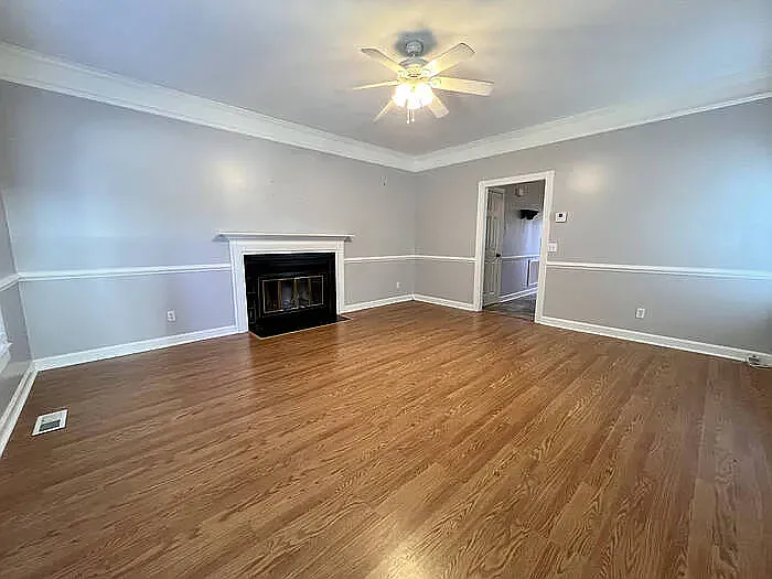 2 bed, 1.5 bath, 1300 sqft, $1,900 — Photo 3