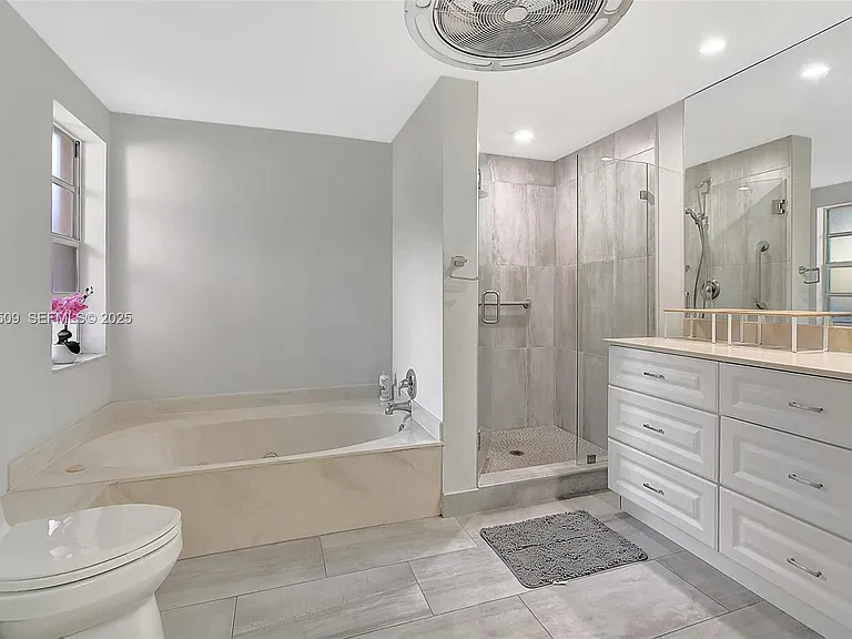 7613 Cinebar Dr — Photo 3