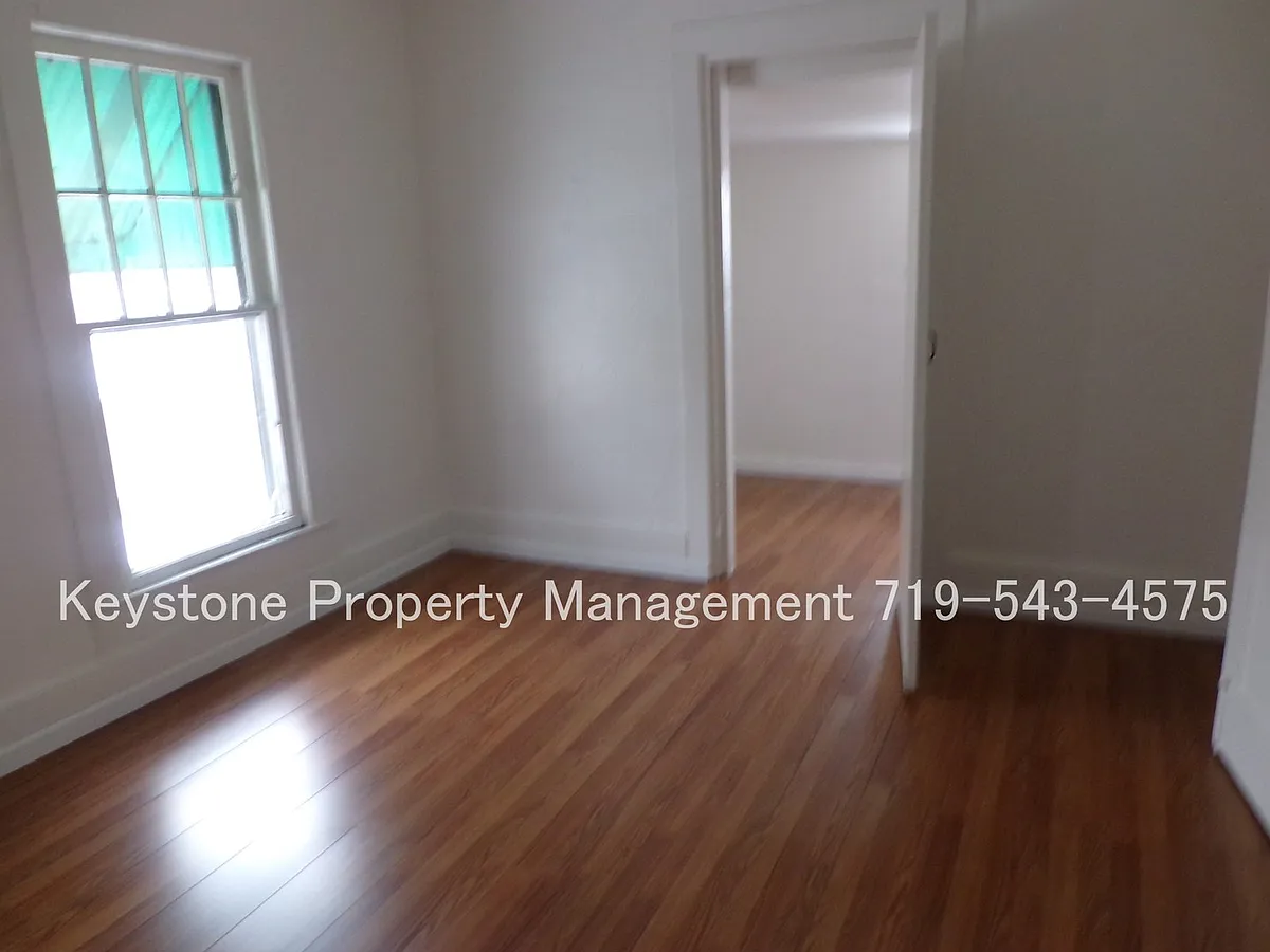 Building Photo - 300 E 3rd St #2