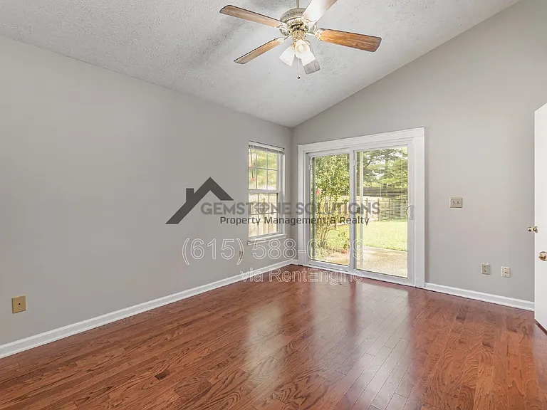 108 Meridian Ct — Photo 12