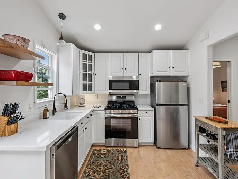 121 Laurel Ave — Photo 12