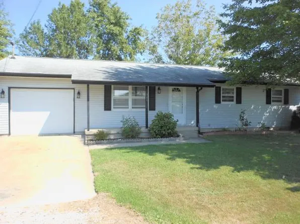 305 Eaton St, Newton, IL 62448