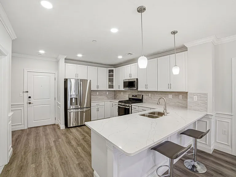 320 Middlesex Ave #D208 — Photo 7