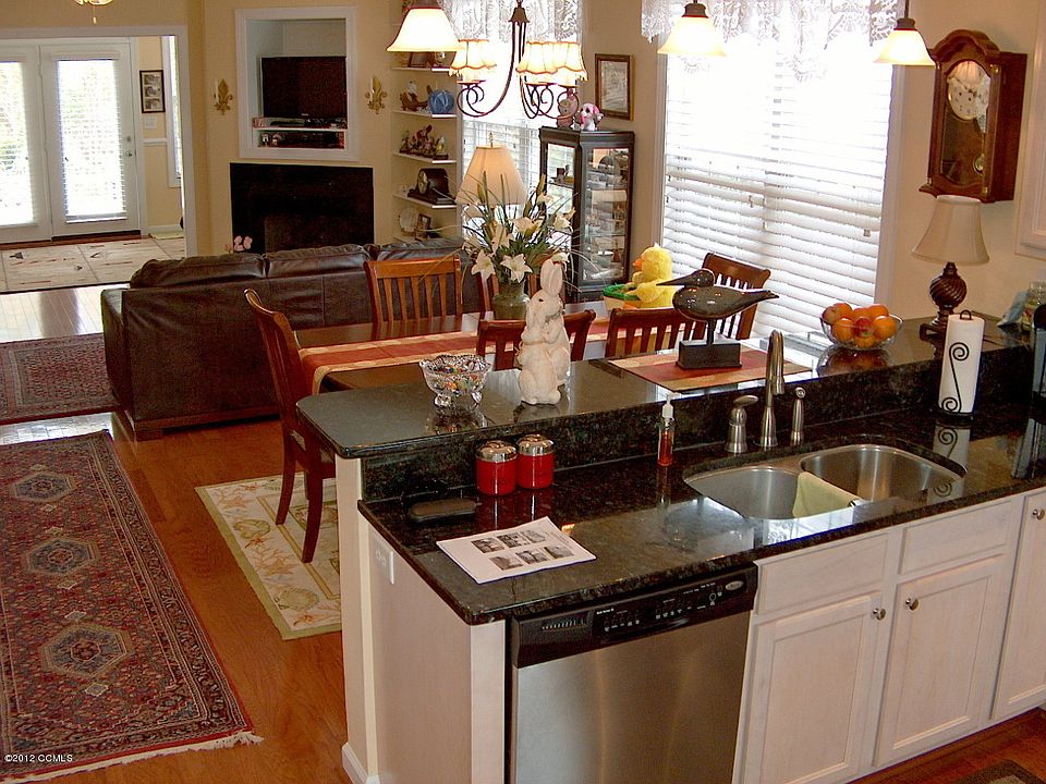 1st image of 528A VILLAGE GREEN Drive #6A