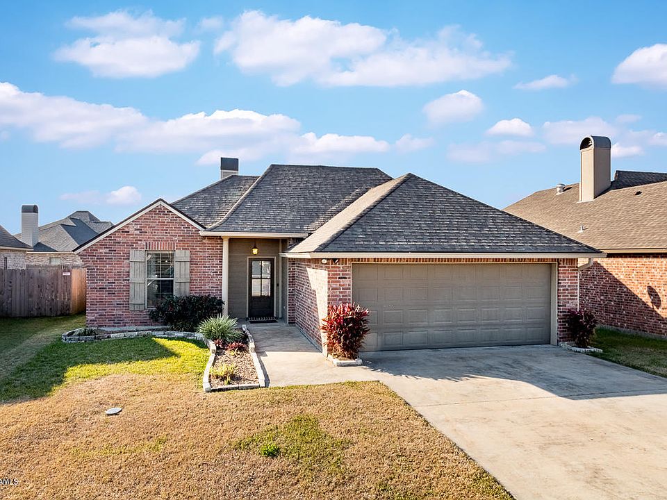 1st image of 102 Clint Ln
