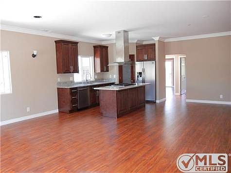 5th image of 359 W East Dr