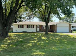1400 W Exore Ln, Kankakee, IL 60901