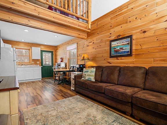 4th image of 2467 Beaver Creek Dr
