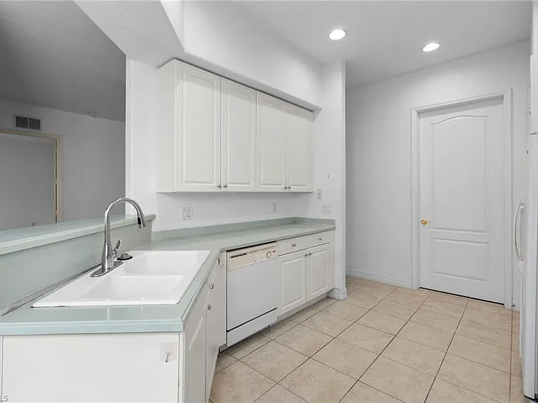 6010 Jonathans Bay Cir #102 — Photo 13