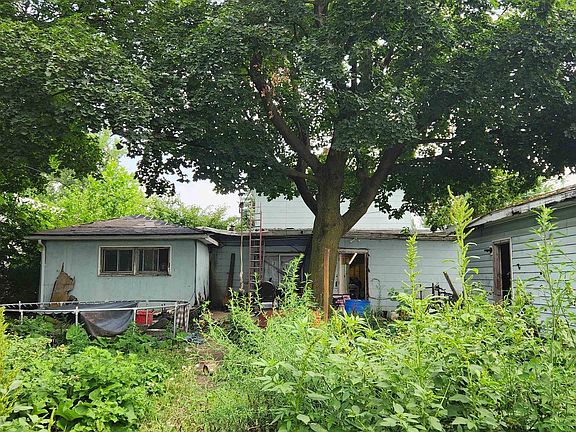 3rd image of 1110 W 4th St