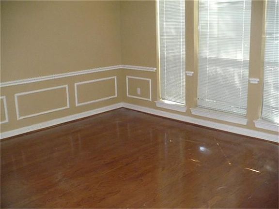 3rd image of 2127 Country Club Dr