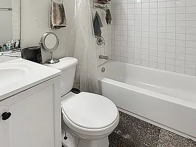 5th image of 1513 W Addison St #Basement