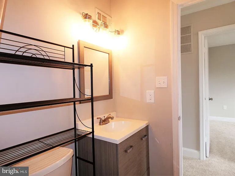 4128 Hamlin Ct — Photo 40