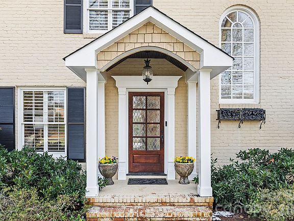 4th image of 2130 Wellesley Ave