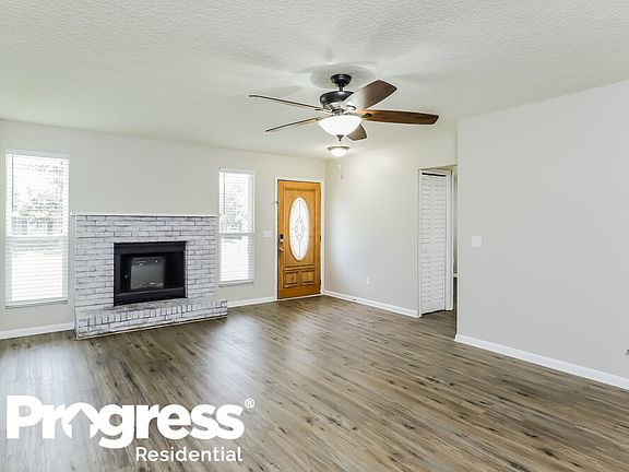 3rd image of 2095 Broad Oak Dr
