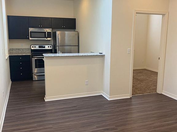 5th image of 4720 NE Glisan St #206