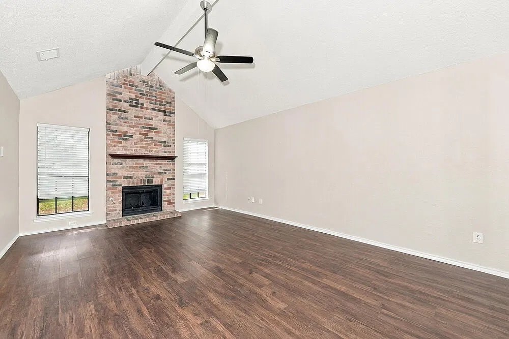 4 bed, 2.5 bath, 2078 sqft, $2,265 — Photo 4