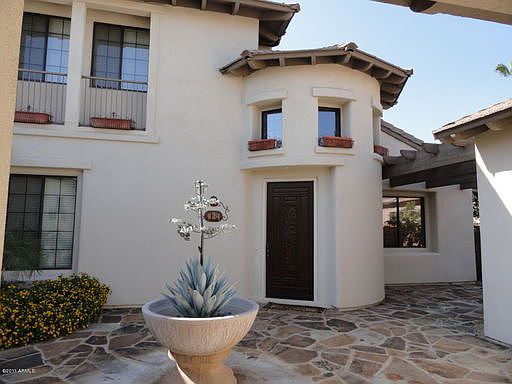 2nd image of 824 W Palo Brea Dr