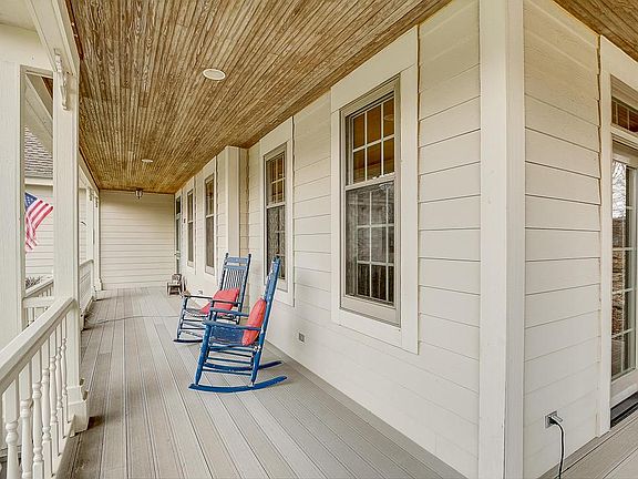 3rd image of 1103 Timberline Dr