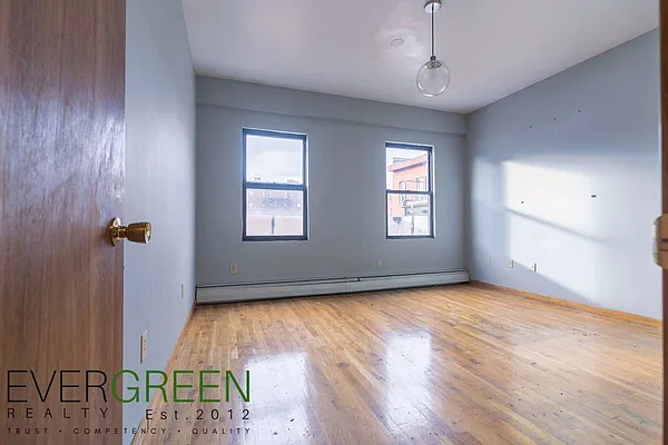 Rented by Evergreen Apartments BK | media 20