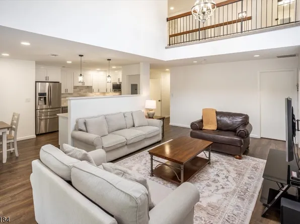 18 Whisper Way, Roxbury Twp., NJ 07852