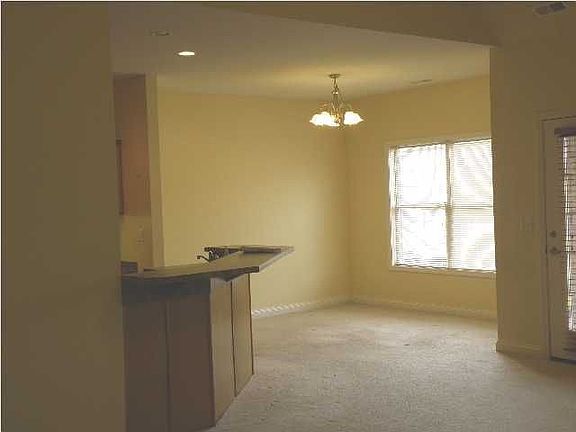 4th image of 51 Trace Ln